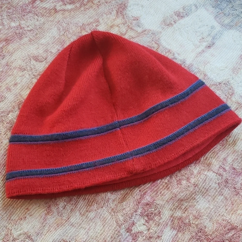 The north face junior M red acrylic hat
